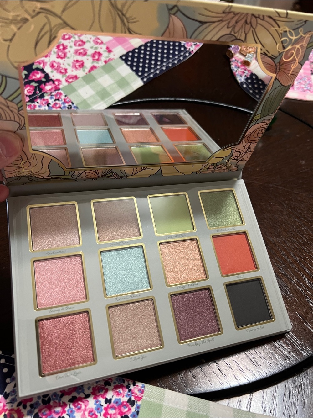 New DISNEY Belle Pastel Eyeshadow Palette - Pink, Green, Coral, Bronze